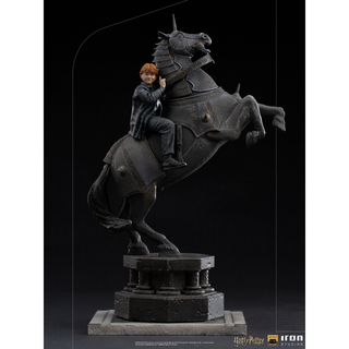 Iron Studios Harry Potter - Ron Weasley at the Wizard Chess Statue Delux Art Scale 1/10