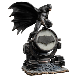 OUTLET Iron Studios Zack Snyder’s Justice League - Batman on Batsignal Deluxe Statue Art Scale 1/10