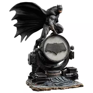 OUTLET Iron Studios Zack Snyder’s Justice League - Batman on Batsignal Deluxe Statue Art Scale 1/10