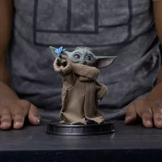 Iron Studios Star Wars - Grogu Butterfly Wonder - Mandalorian And Grogu Movie - Grogu Collection Legacy Replica 1/4